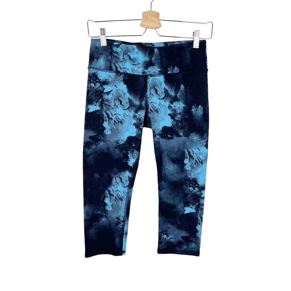 ALO Yoga Blue & Black Tie-Dye Capri Leggings